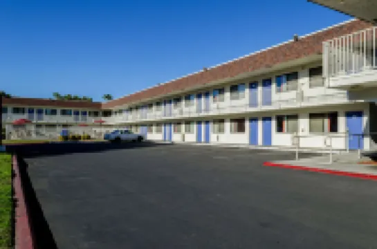 Super 8 by Wyndham Turlock