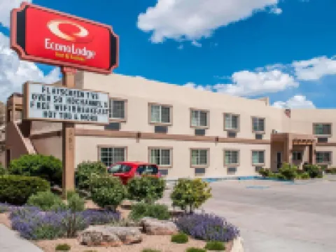 Econo Lodge Inn & Suites Hotels in Santa Fe