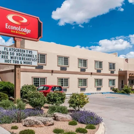 Econo Lodge Inn & Suites
