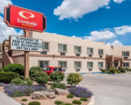 Econo Lodge Inn & Suites  호텔