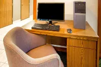 Super 8 by Wyndham Hartford WI - Wifi