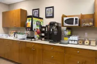 Days Inn by Wyndham Chetwynd - breakfast