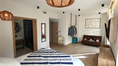 Intense Boutik-Hôtel Các khách sạn gần Tunnel De La Gare A La Plage