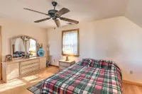 Family-Friendly Murphy Cabin w/ Deck & Fire Pit! - 3 stjerner