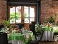 16 Bay View Hotels in Knox County