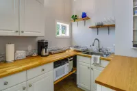 Waterfront Hood Canal Cottage Steps to the Beach!