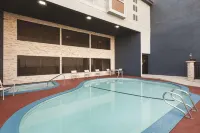 Country Inn & Suites by Radisson, Bakersfield, CA - Private Pools