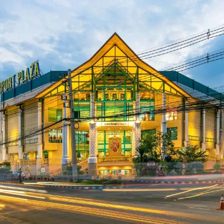 WE Terminal Hotel Отели рядом с достопримечательностью «Храм Ват Шри Супхан»