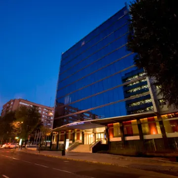Crowne Plaza Madrid - Centre Retiro Отели рядом с достопримечательностью «Хрустальный дворец»