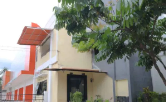 龍目彩虹之家酒店