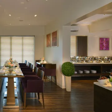 Residency Sarovar Portico Mumbai Отели рядом с достопримечательностью «Пляж Акса»