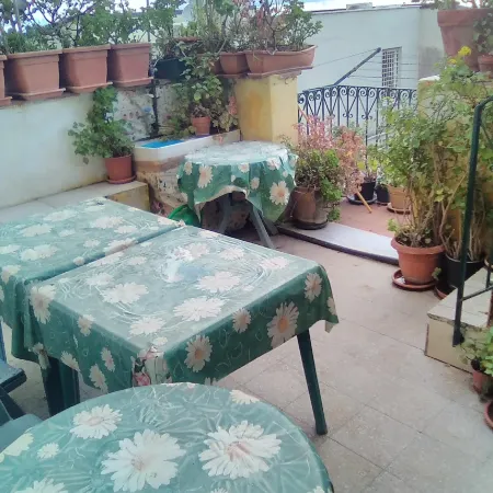 Room-Large Room for Five People