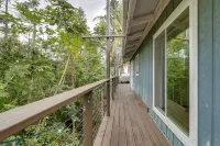 Breezy Kailua-Kona Bungalow w/ Lanai & Ocean View!