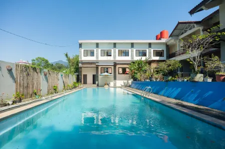 Urbanview Hotel Syariah Villa SM Cisarua Puncak by RedDoorz Отели рядом с достопримечательностью «Sunset Point Telaga Saat Puncak»