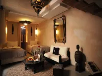 Riad Kalaa 2 - خدمة نقل من وإلى المطار