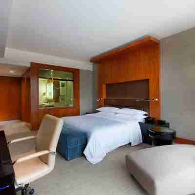 Sheraton Grand Bangalore Hotel at Brigade Gateway Rooms