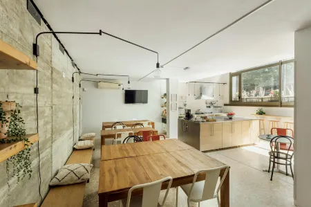 Casa Jam Barcelona Отели рядом с достопримечательностью «Сан-Пау»