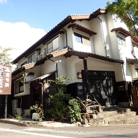 Yufuin Country Road Youth Hostel Отели рядом с достопримечательностью «Станция Yufuin»
