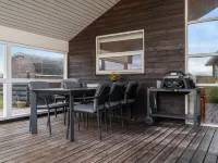 "Bruni" - 400m from the Sea Hotels in Frøstrup