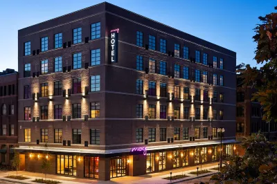 Moxy Omaha Downtown Hotels near Hot Shops Art Center