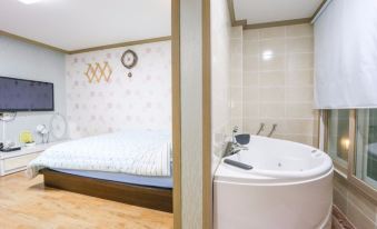 Geojedo Azure Sky Pension