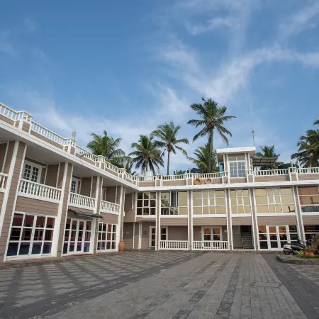 State Beach Resort & Spa