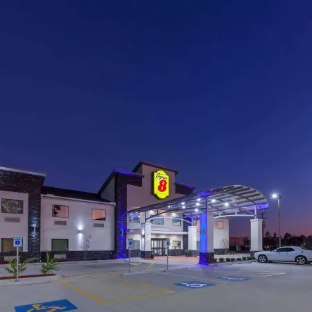 Super 8 by Wyndham Kingwood Houston North