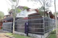 Diyar Villas Puncak Q4/11 Hotels near Dea Banana Farm
