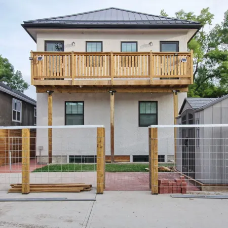 Calming 1Bedroom Units with Balcony and City View