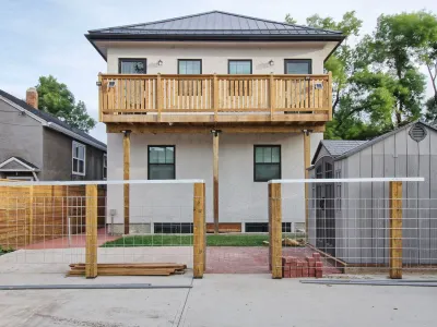 Calming 1Bedroom Units with Balcony and City View Hotels in 