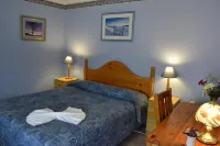 Palms Bed & Breakfast Hotels near St Simon Peter Parish Catholic Church