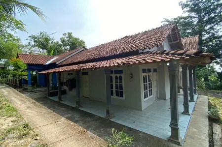 Hotel O Agus Kostel SyariahNearWisata Agro Jollong