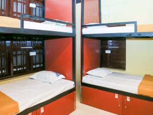 The Metro Pod - Backpackers A/C Dormitory