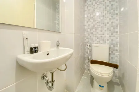 Good and Homey Studio at Tokyo Riverside Pik 2 Apartment by Travelio