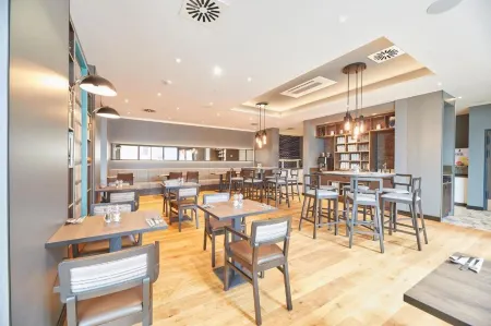 Premier Inn Karlsruhe City am Wasserturm Отели рядом с достопримечательностью «Kongresszentrum Karlsruhe»