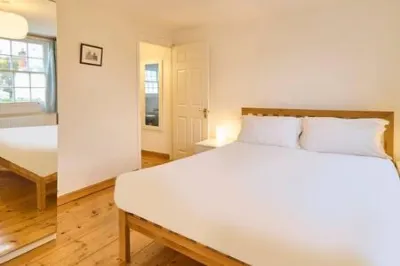 Host & Stay - Corner Cottage