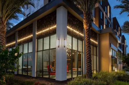 Hilton Garden Inn San Jose Airport Отели рядом с достопримечательностью «Хэппи Холлоу парк и зоопарк»