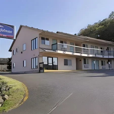 Howard Johnson by Wyndham Roseburg