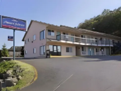 Howard Johnson by Wyndham Roseburg