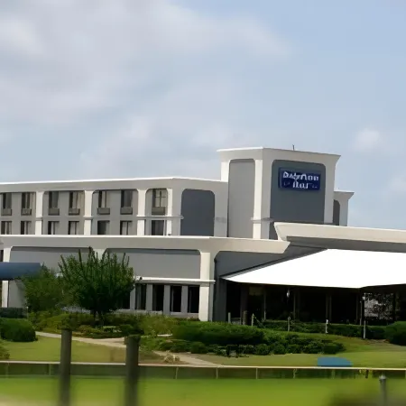 BridgePointe Hotel & Marina