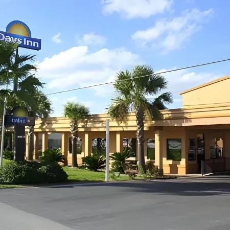 Days Inn by Wyndham Lake Charles Отели рядом с достопримечательностью «Север Бич»