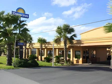 Days Inn by Wyndham Lake Charles Отели в г. Мосс Блафф