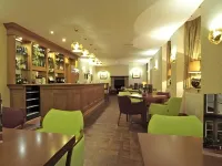 The George Hotel - bar