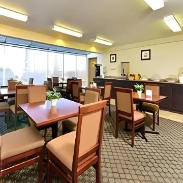 Super 8 by Wyndham Calgary/Airport