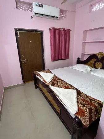 Hotel R Residency Отели в г. Карнул