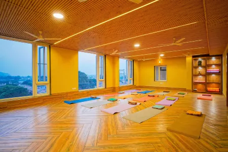 Hotel Nirvana Bliss, Behind Parmarth Niketan