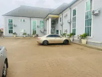 Eleventh House Hotel - parking