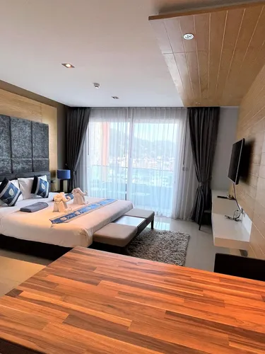 รูปภาพของET605 - Patong sea view studio, quiet spot, pool