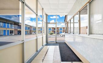 Capitol Inn and Suites - Housity