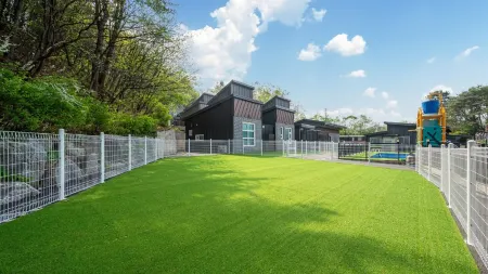 Gapyeong Dubai Dog Pool Villa Отели рядом с достопримечательностью «Garden of Morning Calm»